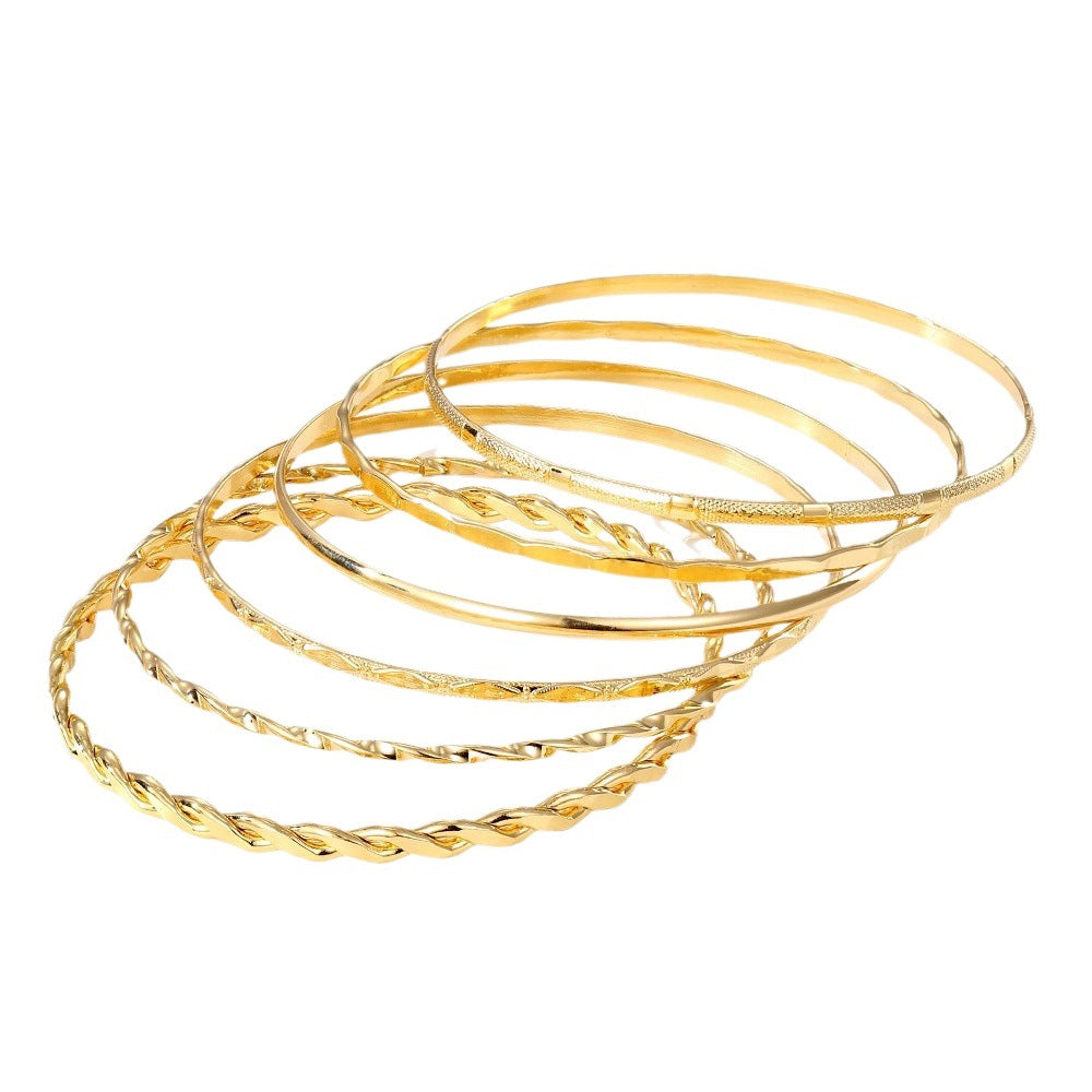 Goldene Armbänder