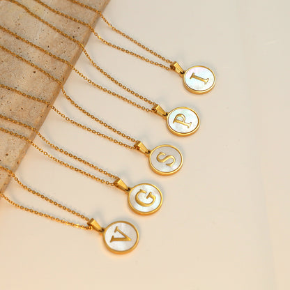 Halsketten mit Initialen