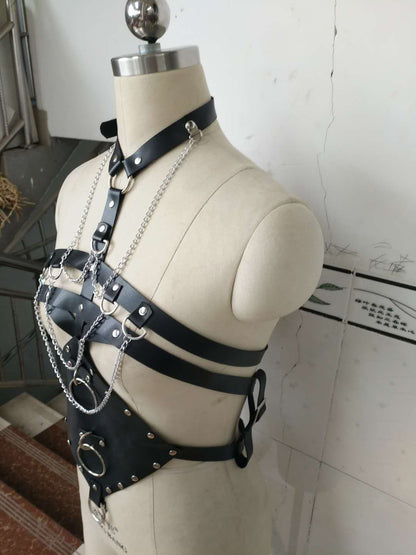 Schwarzer Nieten-Anzug