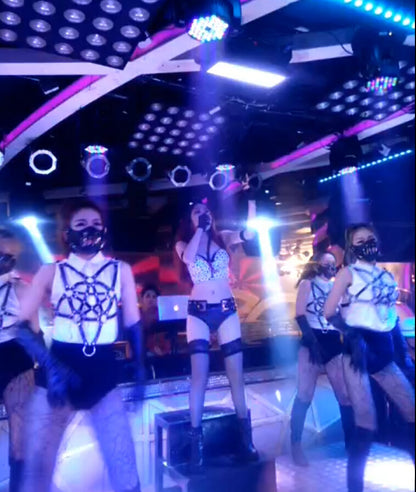 Schwarzer Nieten-Anzug