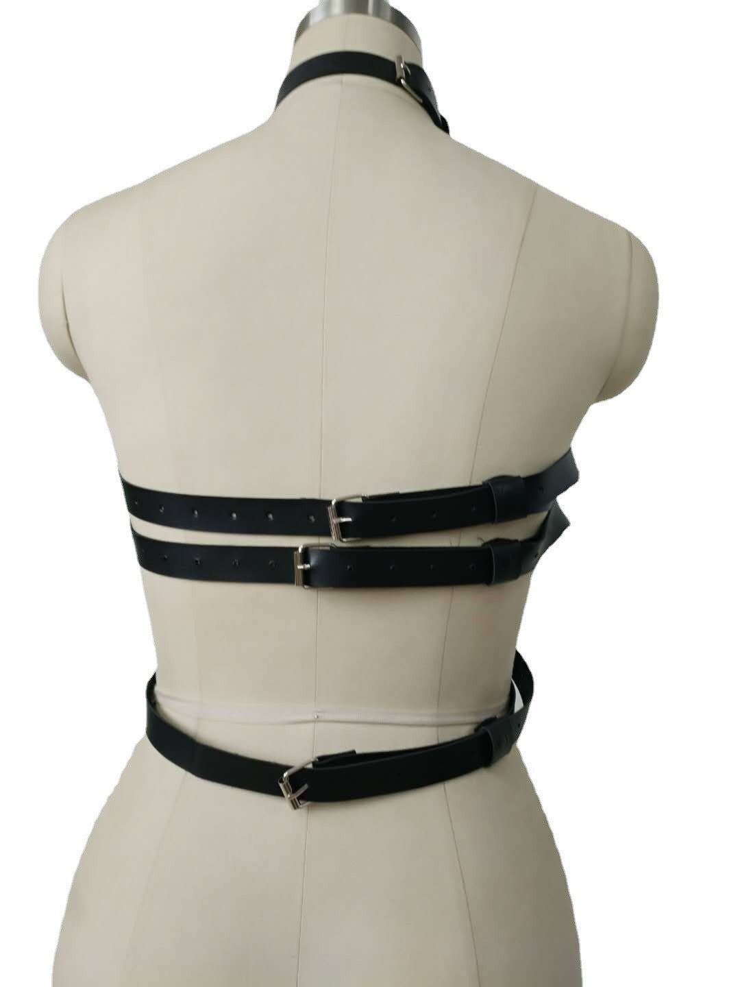 Schwarzer Nieten-Anzug